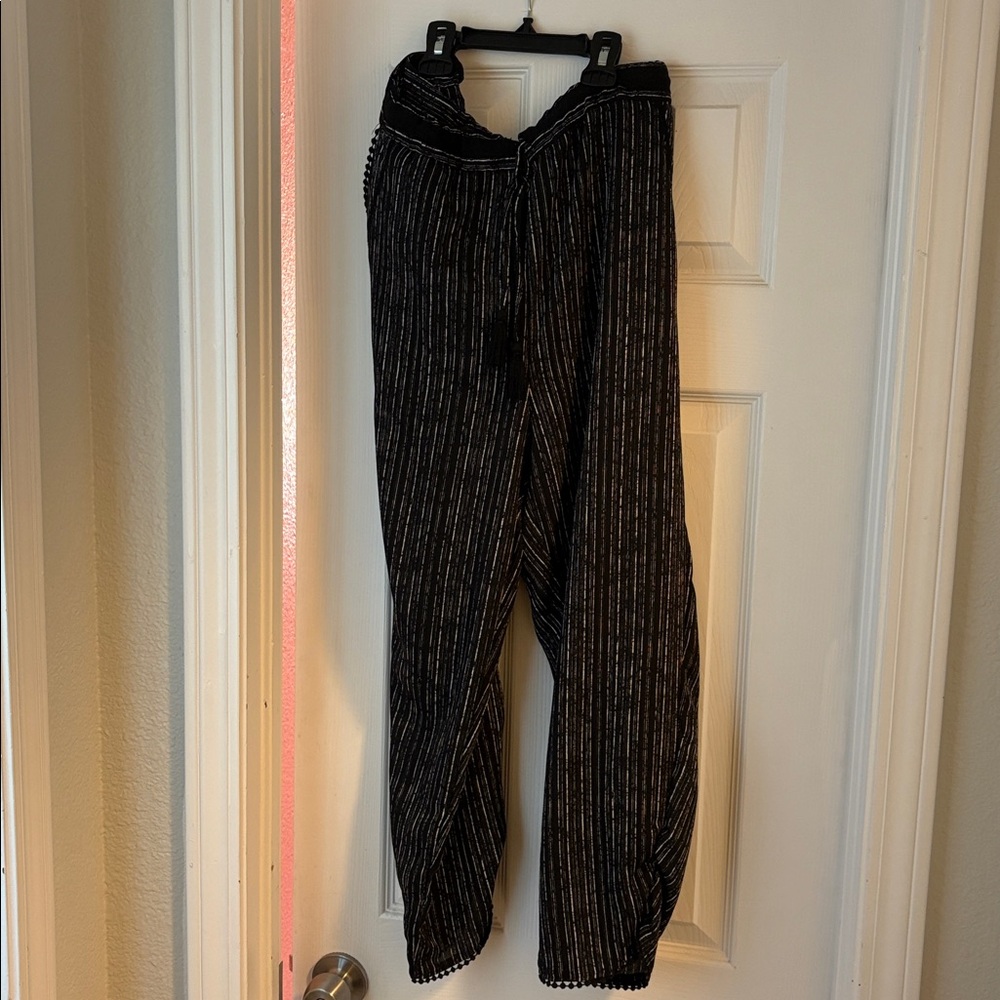 Maurices Black and White Striped Cropped Pants